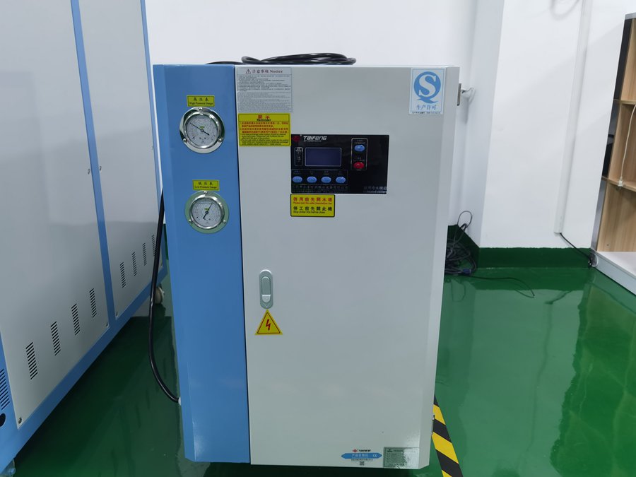 安裝水冷螺桿機(jī) 安裝水冷螺桿機(jī)